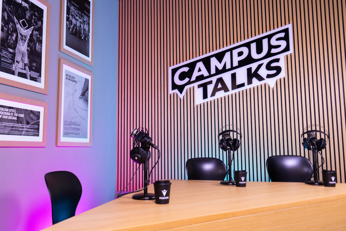 MACRON LANCIA IL PODCAST "CAMPUS TALKS"